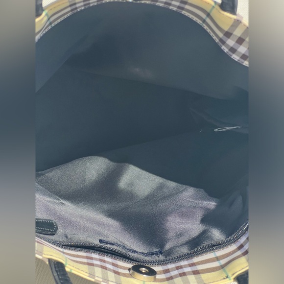 Exquisite RARE Burberry Tote – Your Perfect Summer Companion - Picture 8 of 14